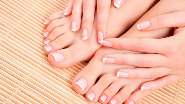 Шипица на ступне и на пальце ноги Шипица на ступне и на пальце ноги