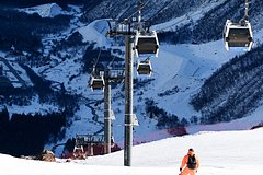 Альпинисты застряли на Эльбрусе без вещей после обрыва канатной дороги Альпинисты застряли на Эльбрусе без вещей после обрыва канатной дороги