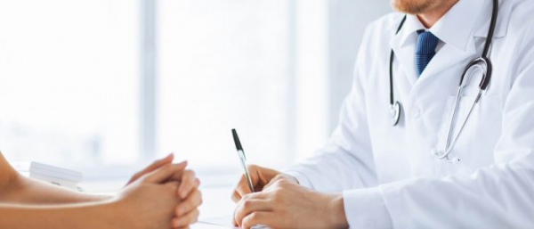 К какому врачу обращаться с бородавками?