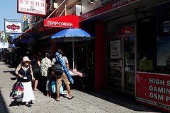 Блогерша описала жизнь в русском квартале в США фразой «будто попадаешь в "Бригаду"»