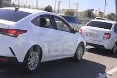 Десятки пассажиров опоздали на рейсы из-за 30-километровой пробки в Адлере