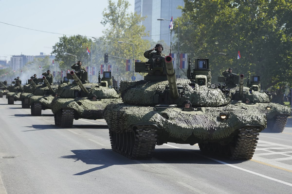 «Это будет скандал». Вучич заявил об испуге Запада из-за новостей о приезде Лаврова на парад