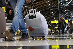 Китайцев оставили ночевать на полу в аэропорту после столкновения их самолета с российским