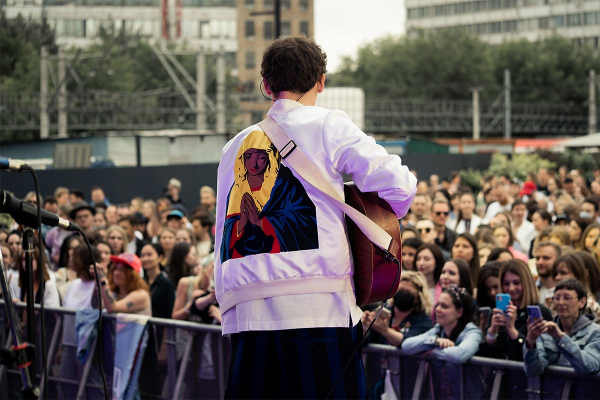 Лучшая музыка, стендап и очень много историй. Что делать на «Чтиво Фесте» и почему это лучшее мероприятие для завершения лета?