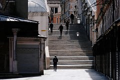 Мигранты избили туристов в Европе и натравили на них собаку со словами «свободу Палестине» Мигранты избили туристов в Европе и натравили на них собаку со словами «свободу Палестине»