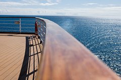 Мужчина пригрозил взорвать роскошный круизный лайнер у берегов Англии