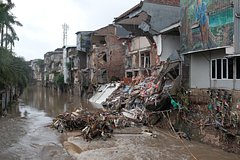 «Мы все еще ищем выживших». Масштабное наводнение на Бали сравнили с библейским потопом. Что сейчас творится на острове? «Мы все еще ищем выживших». Масштабное наводнение на Бали сравнили с библейским потопом. Что сейчас творится на острове?