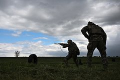 На Западе назвали два варианта развития конфликта на Украине