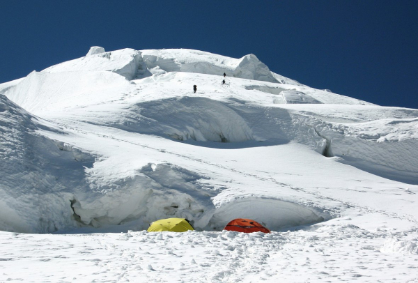 «Никаких надежд». Спасение россиянки с самой опасной горы в СССР назвали губительным. Что ее толкнуло дважды покорить пик Победы?