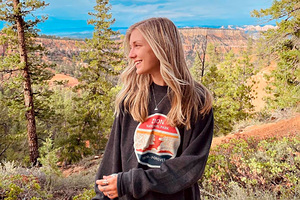 Пара блогеров отправилась в путешествие на фургоне по горам и не выжила