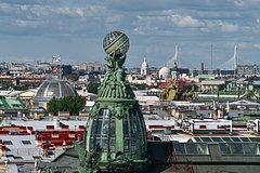 Петербуржцы пожаловались на запах химии и лекарств. Окутавшая город вонь вызвала у жителей слезотечение