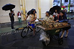 Путешествующий по миру россиянин объяснил рвение соотечественников в США