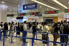 Россияне массово устремились в Китай Россияне массово устремились в Китай