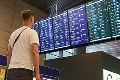 Россияне на сутки лишились отпуска на море из-за сломанного колеса самолета Россияне на сутки лишились отпуска на море из-за сломанного колеса самолета