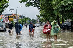 Россияне описали ситуацию на затопленном ливнями Бали фразой «плаваем, загораем»