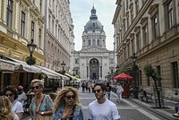 Россиянин описал девушек в Венгрии словами «с такими не соскучишься» Россиянин описал девушек в Венгрии словами «с такими не соскучишься»