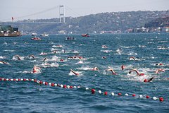 Россиянин пропал во время межконтинентального заплыва через Босфор