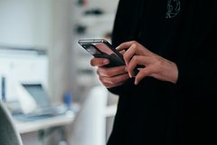 Россиянке предложили стать моделью и заставили работать в мошенническом кол-центре