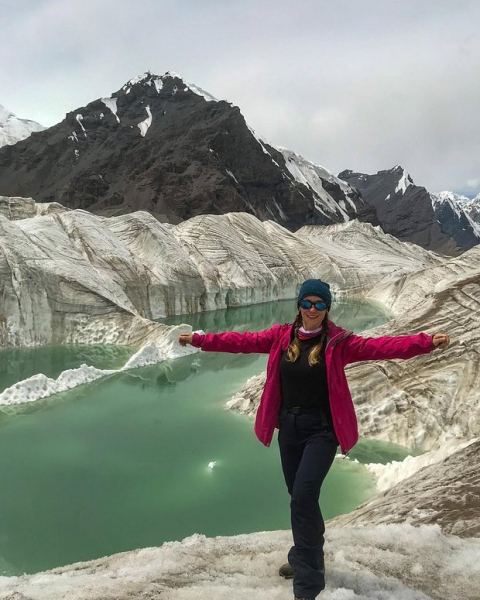 С застрявшей на самой опасной горе СССР альпинистки хотят взыскать миллионы за спасение. Она находится на пике Победы уже 9 дней С застрявшей на самой опасной горе СССР альпинистки хотят взыскать миллионы за спасение. Она находится на пике Победы уже 9 дней