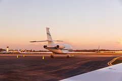 Самолет со звездами «Формулы 1» совершил аварийную посадку из-за шторма