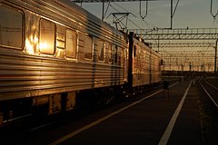 Семь пассажирских поездов задержались в российском регионе из-за падения обломков БПЛА Семь пассажирских поездов задержались в российском регионе из-за падения обломков БПЛА