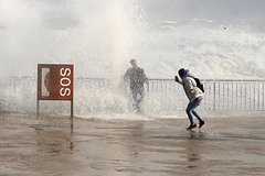 «Шторм Сатаны» обрушился на европейский курорт и обратил в бегство туристов