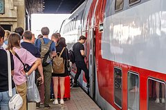 Скопление людей на Павелецком вокзале объяснили массовым прибытием поездов Скопление людей на Павелецком вокзале объяснили массовым прибытием поездов