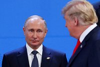 «Тяжело смириться». Как западные СМИ оценили первые минуты встречи Путина и Трампа?