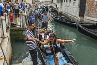 Турист из Европы проехался голым на мотоцикле и остался без прав Турист из Европы проехался голым на мотоцикле и остался без прав