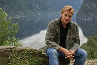 Турист прыгнул в воду со скалы в Европе и не выжил