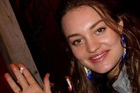 Туристка бросила голую дочь на улице в США, ушла за покупками и угодила за решетку