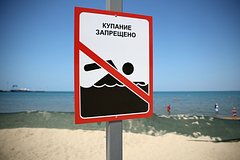 Туристов попросили надевать бахилы перед посещением пляжа в Анапе