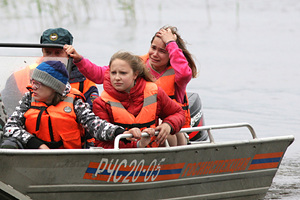 Упавшее дерево раздавило отдыхающую в палатке у озера женщину