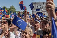 В Молдавии прошли парламентские выборы. Кто лидирует и что происходило на участках в России и Приднестровье?
