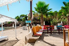 В ресторане на Ибице туристке предъявили счет за «крючок для сумки»