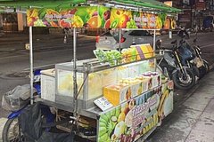 В Таиланде продавец фруктов бросился с ножом на отказавшегося платить 150 рублей туриста