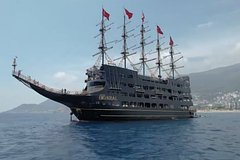 В Турции работники подняли на корабль не выжившего туриста и продолжили пенную вечеринку