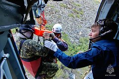 Вертолет Ми-8 прилетел за туристами после неудачного сплава в российском регионе