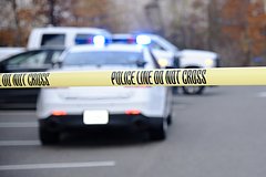 Водитель минивэна врезался в пару туристов в США и оставил их лежать в луже крови