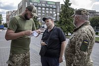 ВСУ атаковали дронами парк в центре Донецка, ранены шесть человек. В момент удара там гуляли семьи с детьми