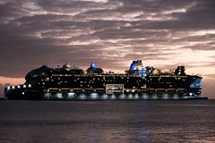 Задолжавший 1,3 миллиона рублей в покер пассажир круизного лайнера прыгнул за борт