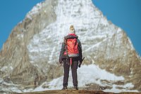 Застрявшая в горах россиянка оказалась рядом с не выжившим 10 лет назад альпинистом