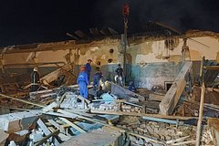 Жертвами взрыва в пороховом цеху завода под Рязанью стали 14 человек, более ста пострадали. Спасатели продолжают разбирать завалы