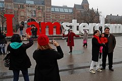 Жители еще одного популярного города Европы захотели избавиться от туристов