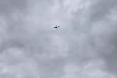 Жители Подмосковья заметили кружащий в небе больше двух часов самолет Жители Подмосковья заметили кружащий в небе больше двух часов самолет